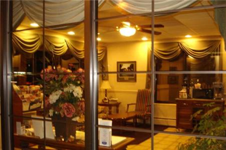 | Golden Circle Inn and Suites