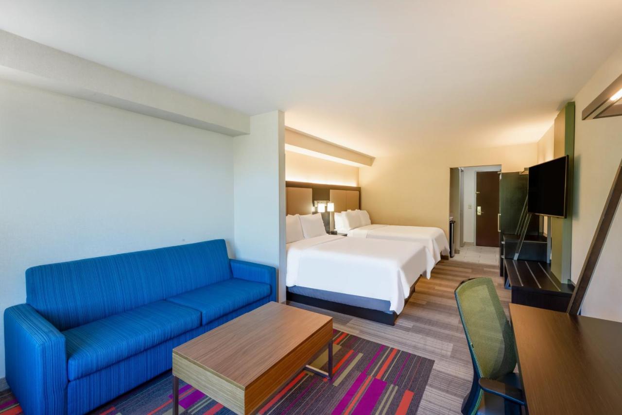 Queen Suite with Sofa Bed at Holiday Inn Express Hotel & Suites in North East (Erie) by IHG