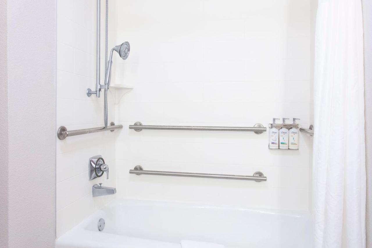 King Room with Hearing Accessible Tub - Non-Smoking at Holiday Inn Express San Antonio-Airport by IHG