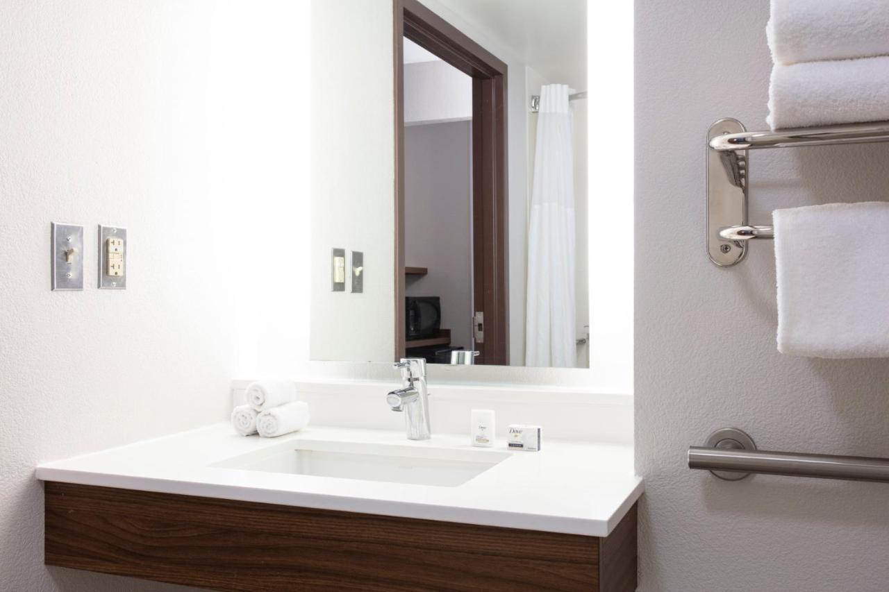 King Room with Hearing Accessible Tub - Non-Smoking at Holiday Inn Express San Antonio-Airport by IHG