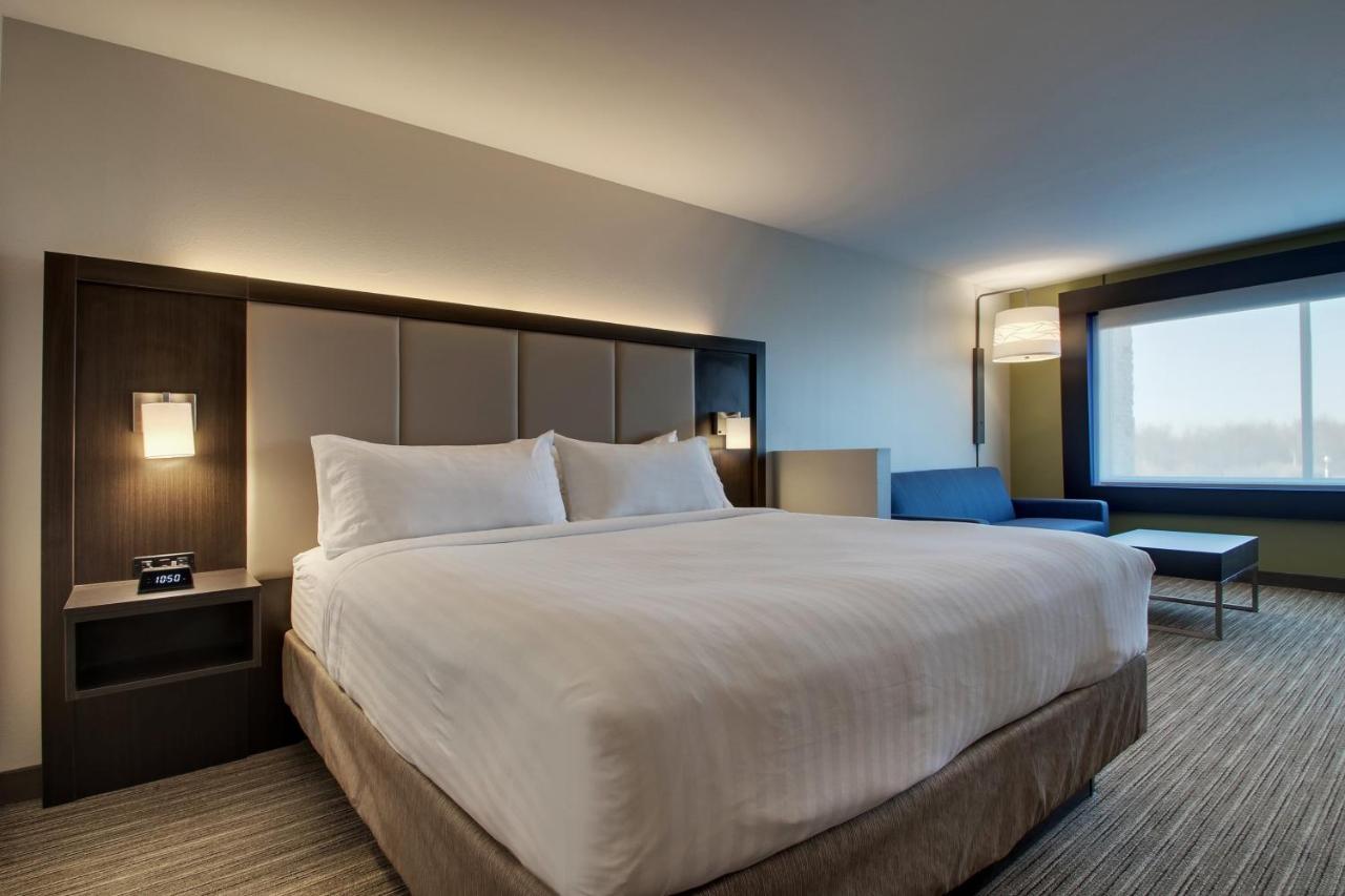 Suite - Hearing Accessible - Non-Smoking at Holiday Inn Express & Suites Mount Vernon by IHG