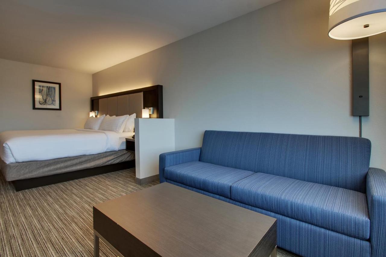 Suite - Hearing Accessible - Non-Smoking at Holiday Inn Express & Suites Mount Vernon by IHG