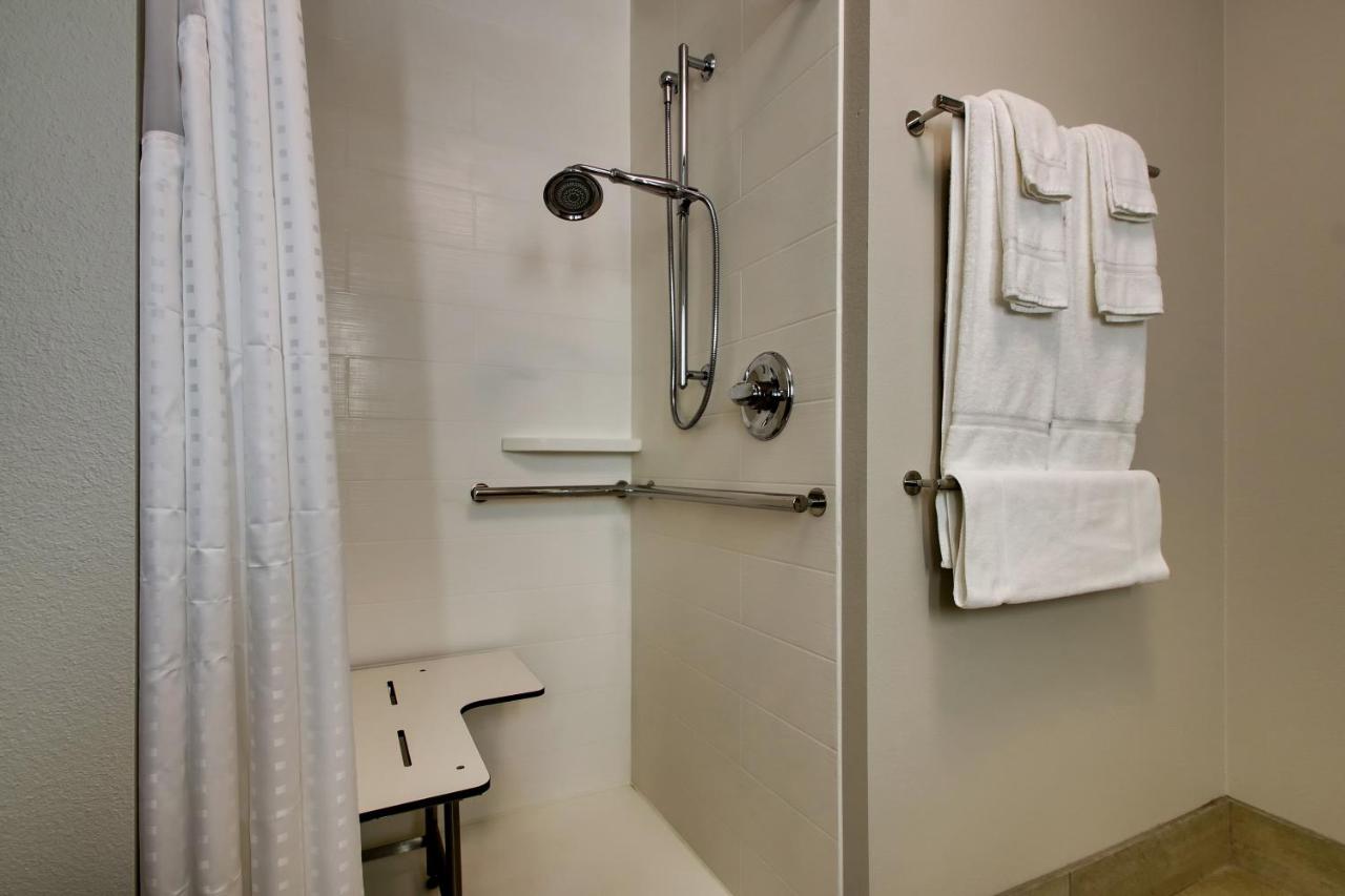 King Room - Mobility Access/Roll in Shower - Non-Smoking at Holiday Inn Express & Suites Mount Vernon by IHG