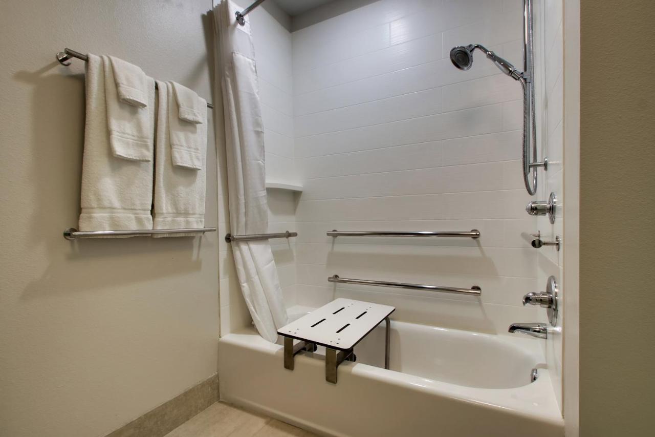 Suite - Hearing Accessible at Holiday Inn Express & Suites Mount Vernon by IHG