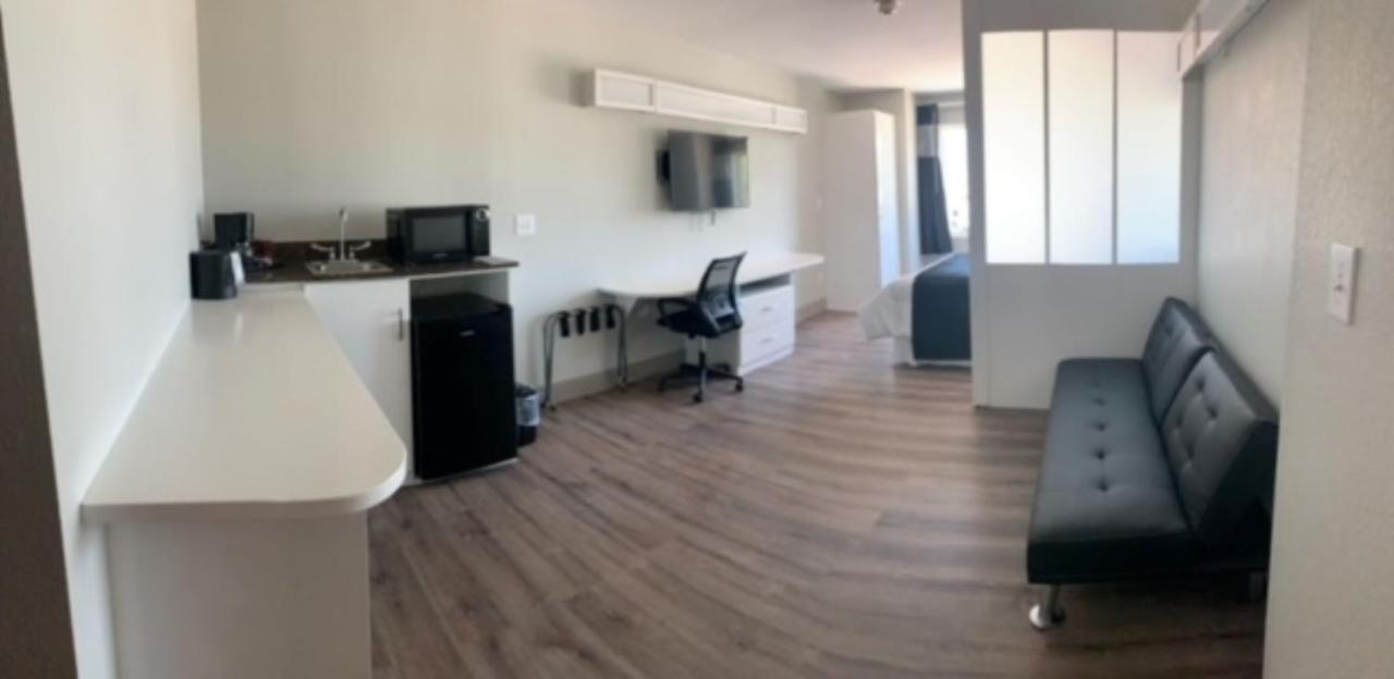 Deluxe Suite at Crystal Inn