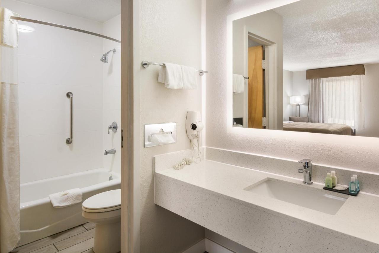 Standard Queen Room with Two Queen Beds - Smoking at Quality Inn Emporia