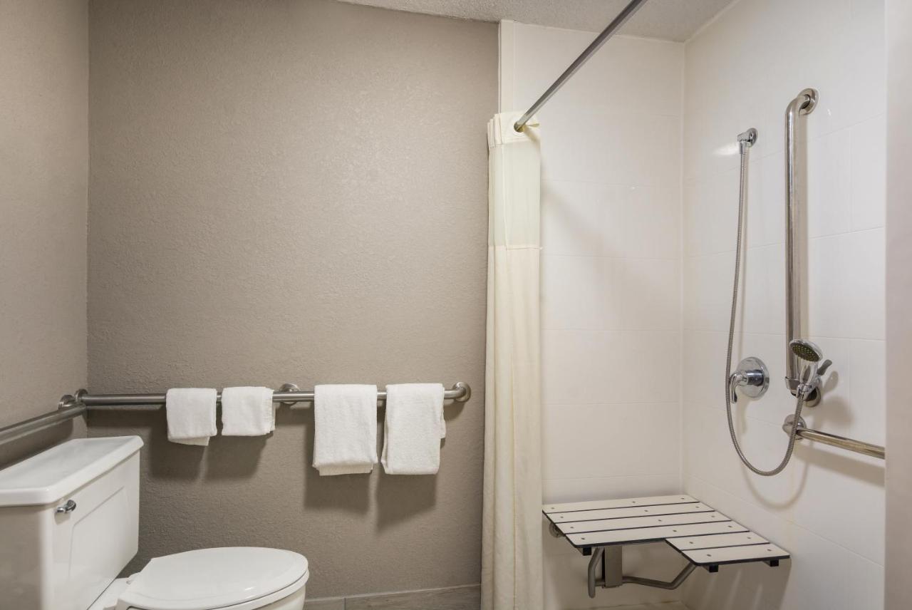 King Room - Accessible/Non Smoking at Quality Inn Emporia