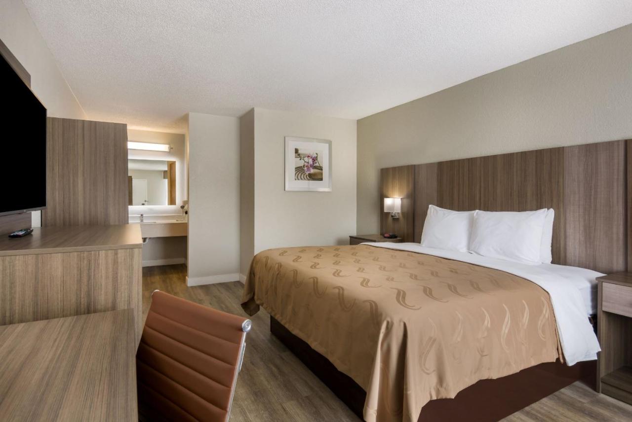 King Room - Accessible/Smoking at Quality Inn Emporia