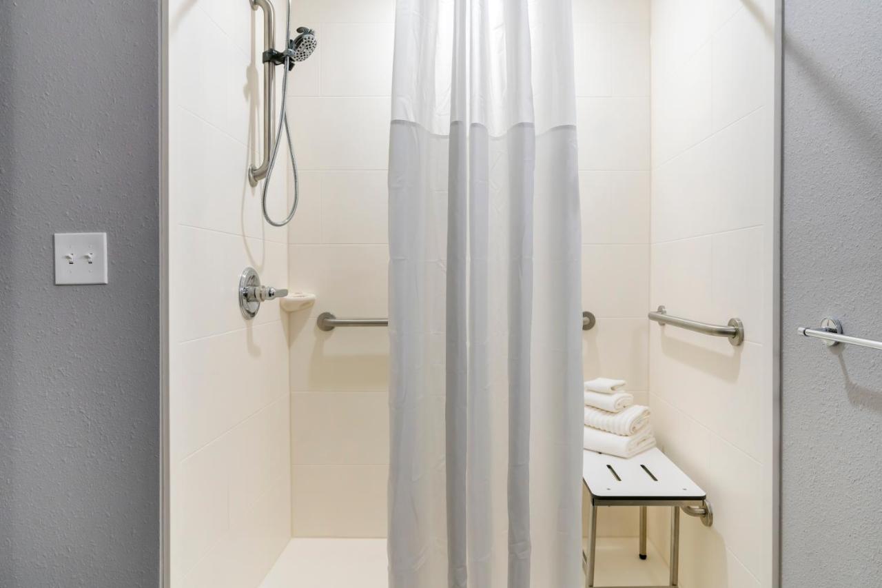 King Suite with Sofa bed - Accessible Tub - Disability Access/Non Smoking at Comfort Suites Paducah Mall Area