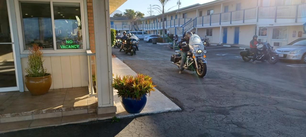 | Coast Riders Inn