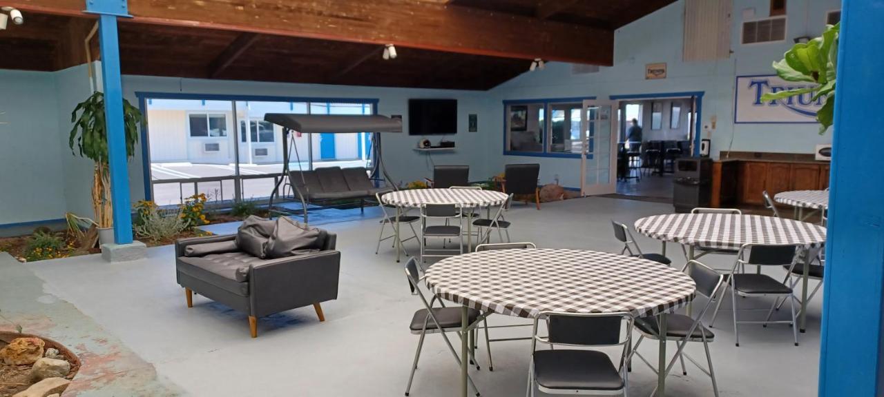 | Coast Riders Inn