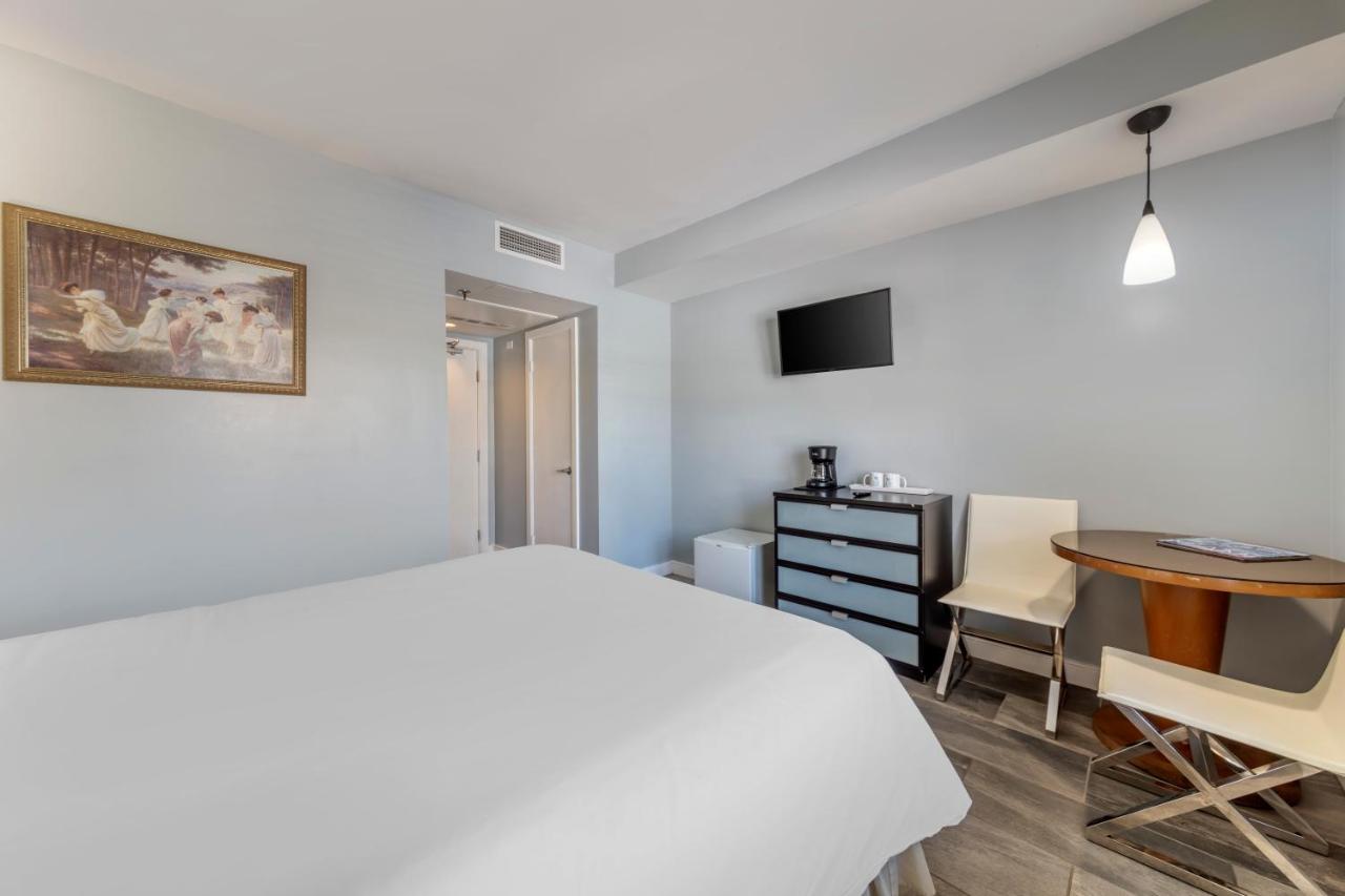 | Hotel La Flora
