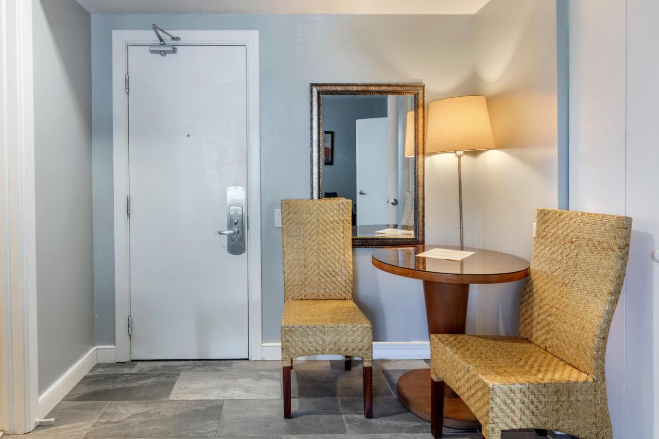 | Hotel La Flora