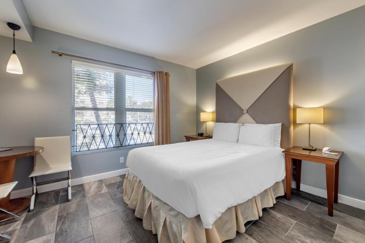 | Hotel La Flora