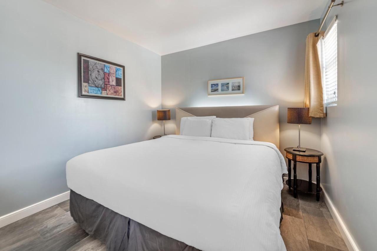 | Hotel La Flora