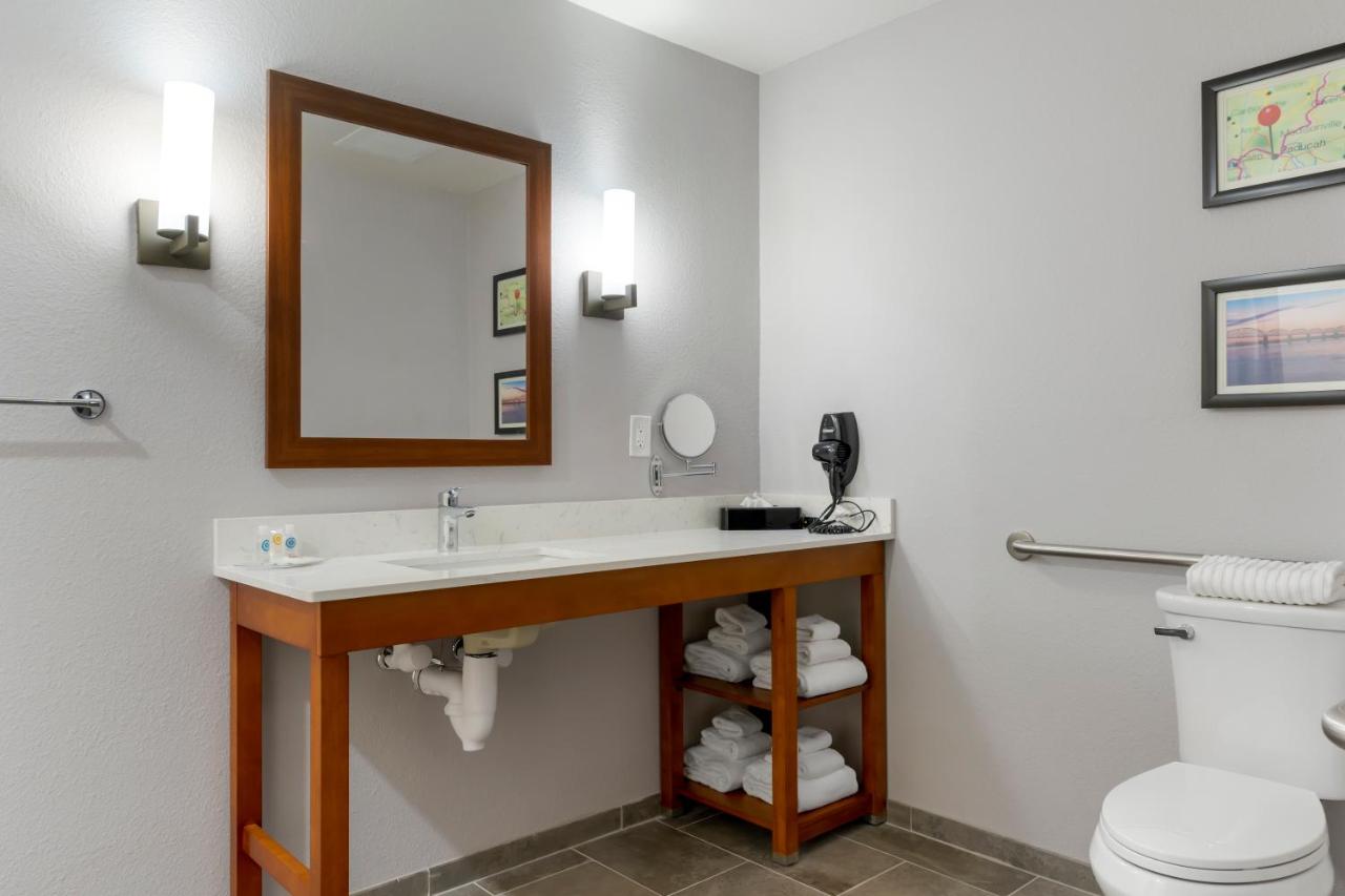 One Room Suite with Sofa bed - Disability Access/Non Smoking at Comfort Suites Paducah Mall Area