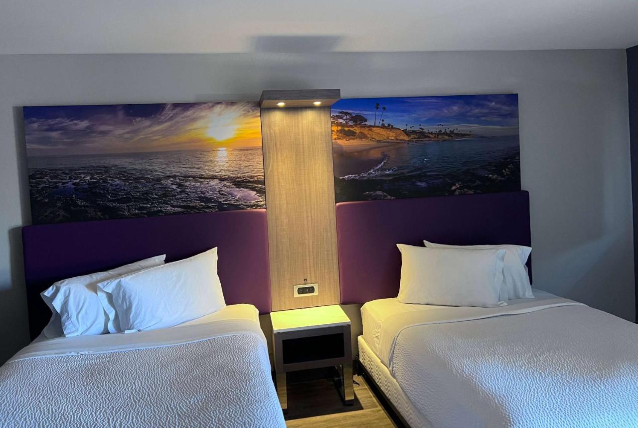 | La Quinta Inn by Wyndham Costa Mesa Orange County