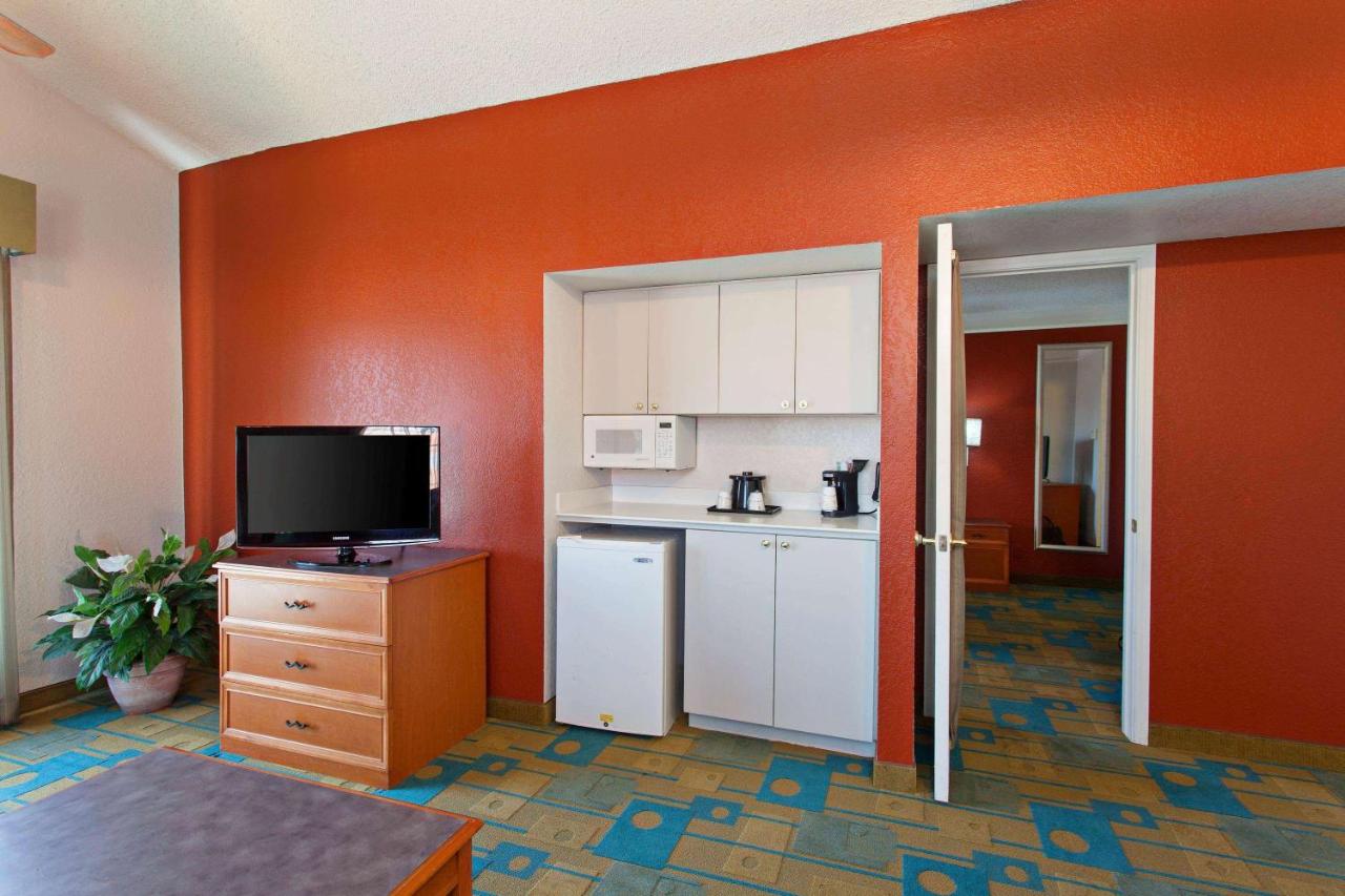| La Quinta Inn by Wyndham Costa Mesa Orange County