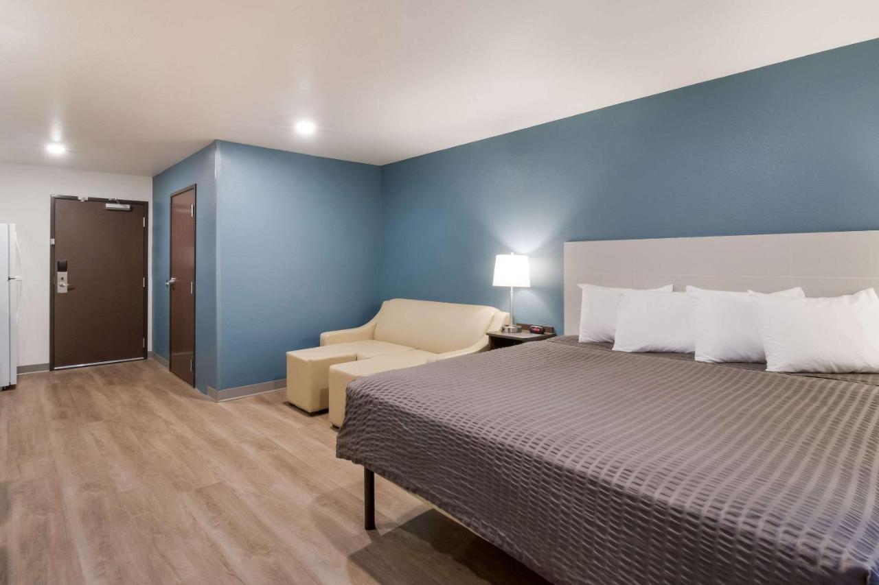 Standard King Room - Non Smoking at Woodspring Suites Mesa Chandler