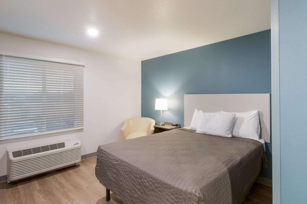 Standard Queen Room - Non Smoking at Woodspring Suites Mesa Chandler