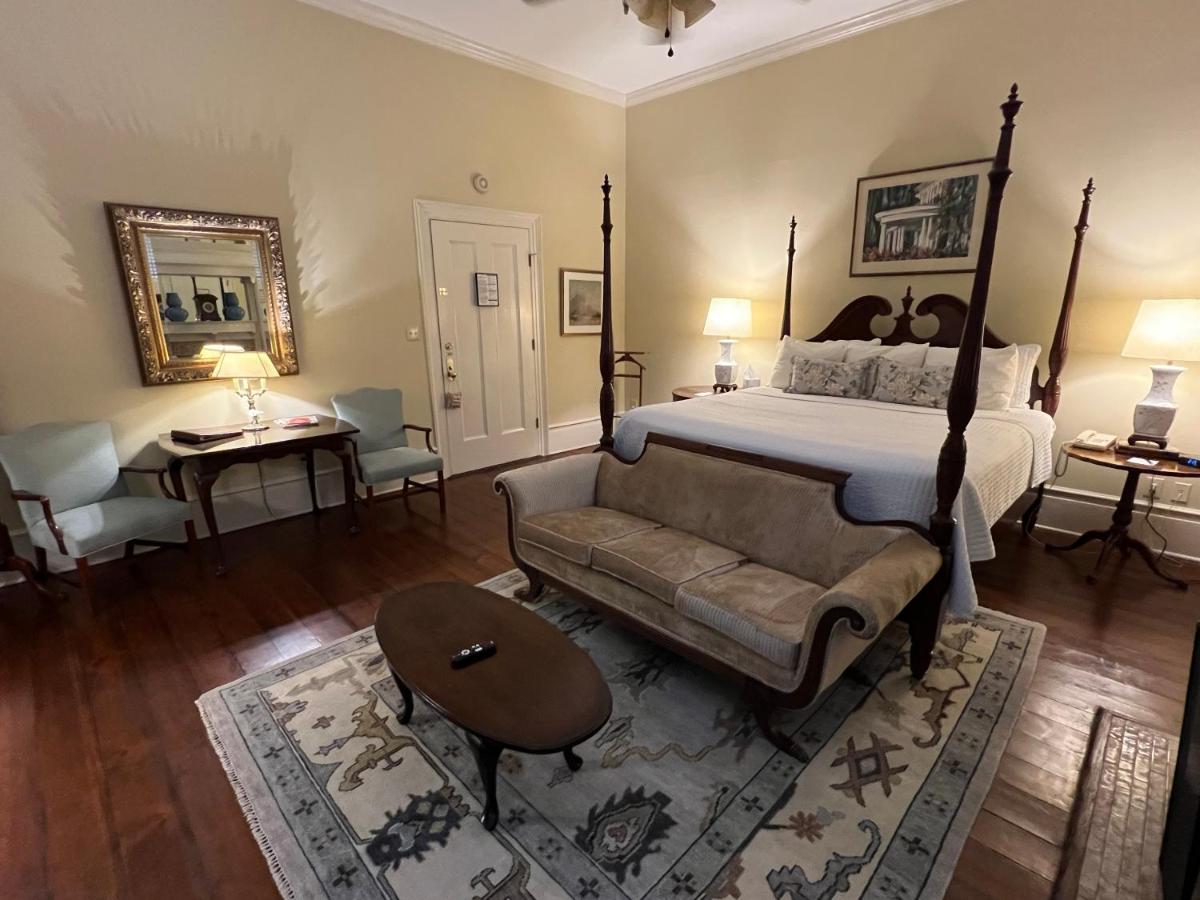 | 1842 Inn