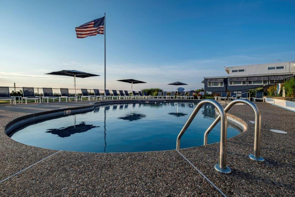 | Atlantis Oceanfront Inn Gloucester