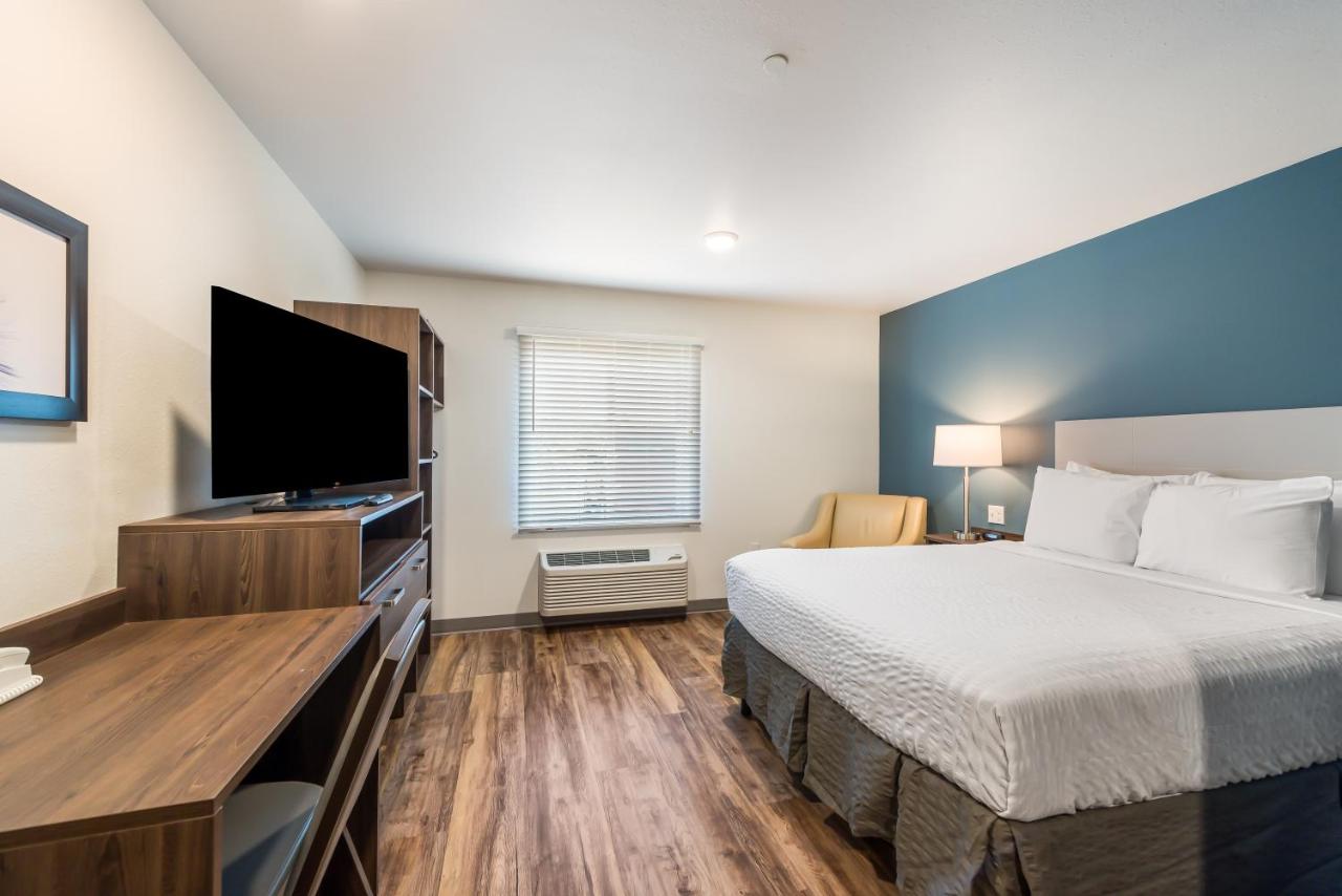 Deluxe King Studio at Extended Stay America Suites - Philadelphia - Plymouth Meeting - West