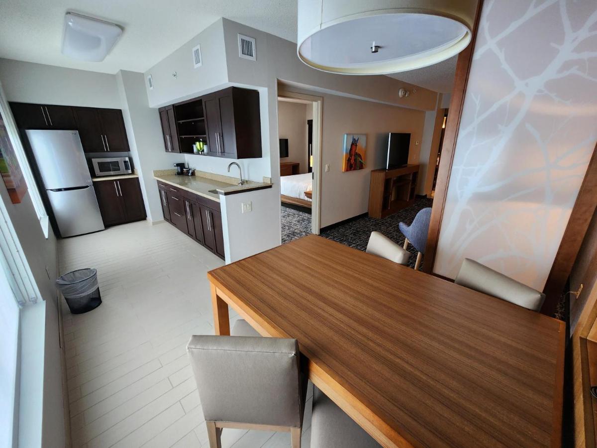 King Suite at Hyatt Place at The Hollywood Casino / Pittsburgh - South