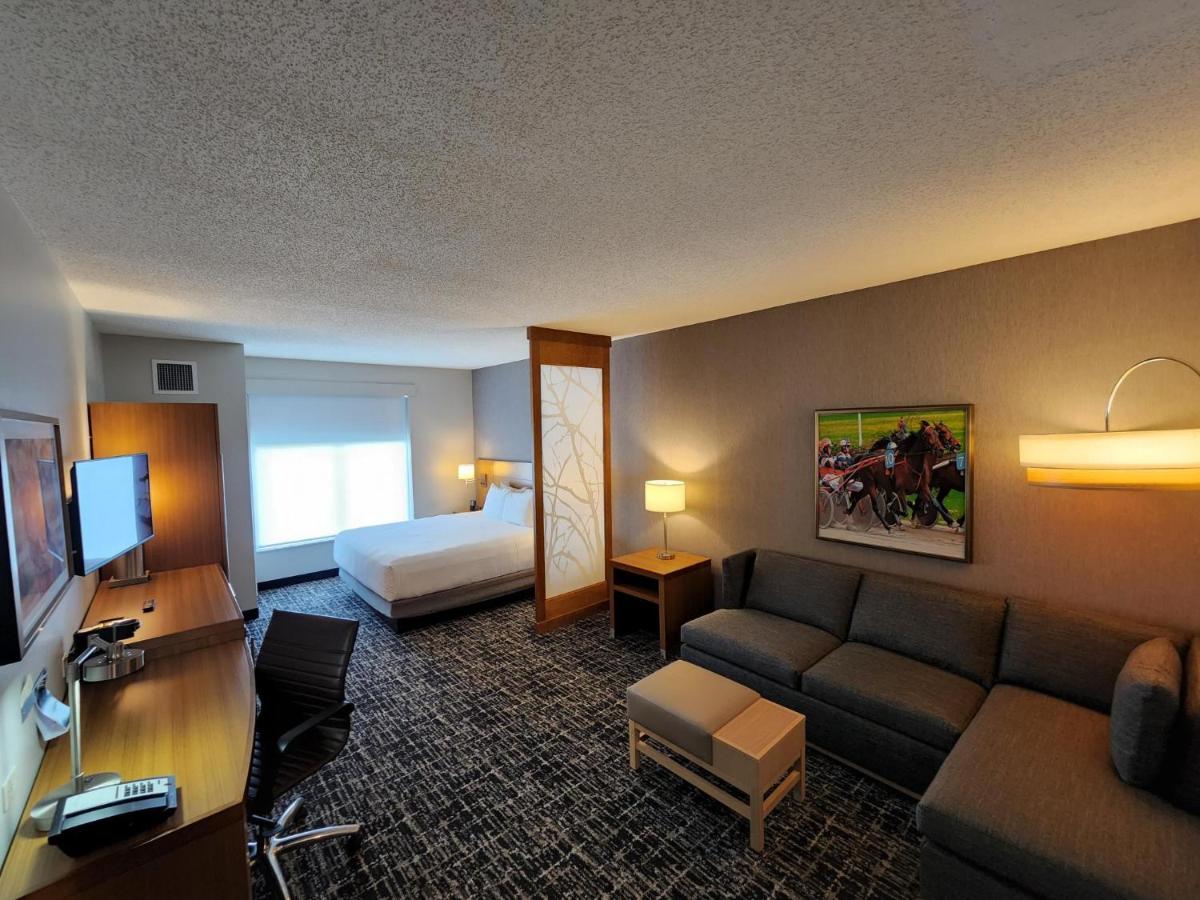 King Suite at Hyatt Place at The Hollywood Casino / Pittsburgh - South