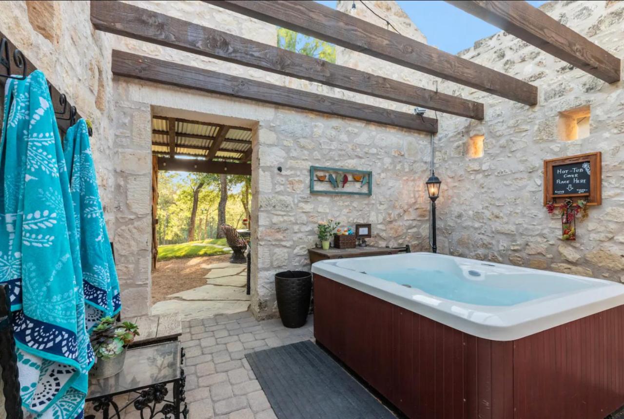 | The Creek Bank Getaway Minutes to Main St