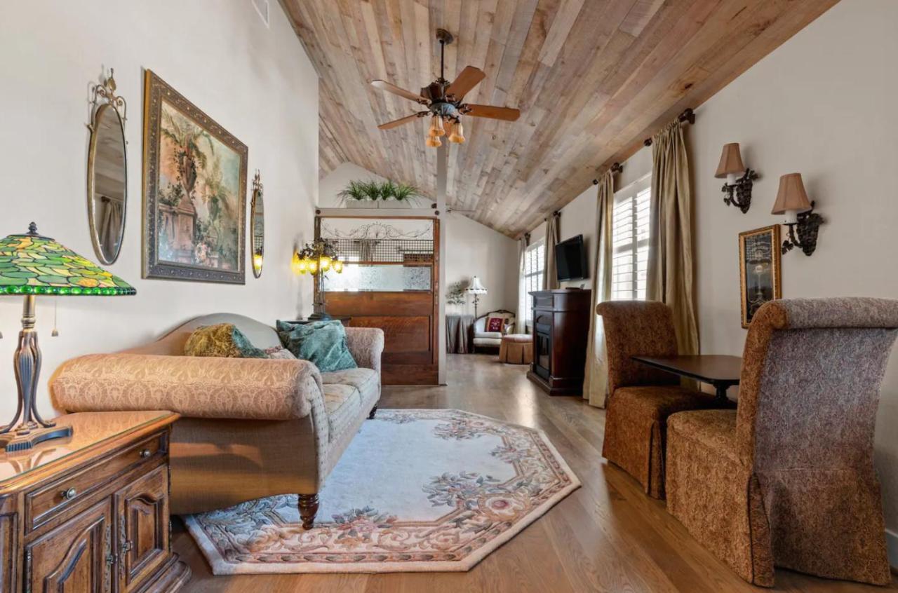 | The Creek Bank Getaway Minutes to Main St
