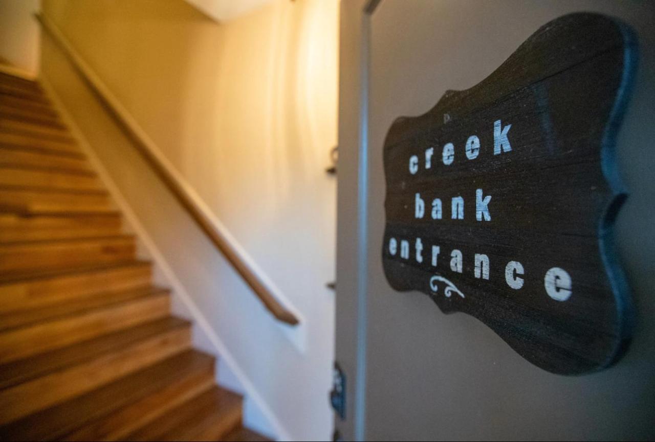 | The Creek Bank Getaway Minutes to Main St