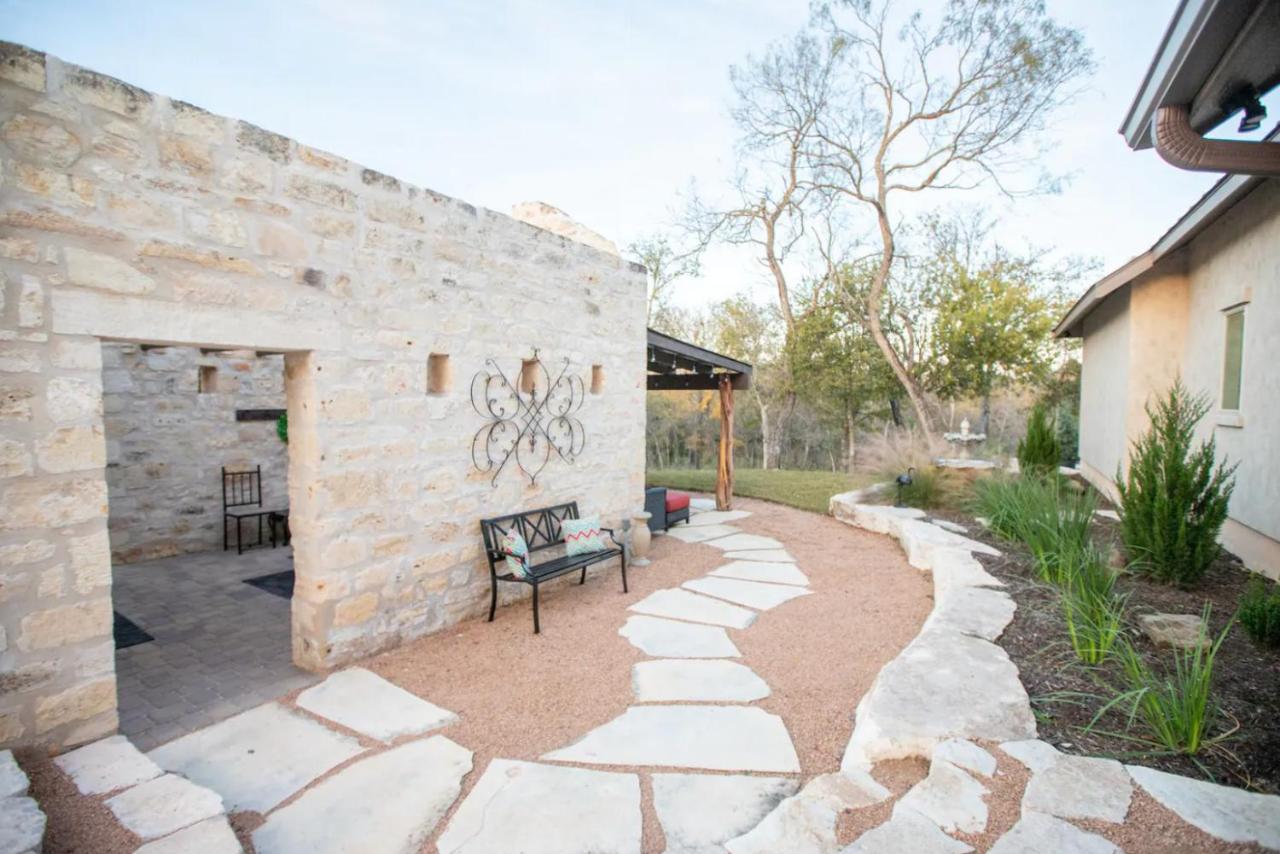 | The Creek Bank Getaway Minutes to Main St