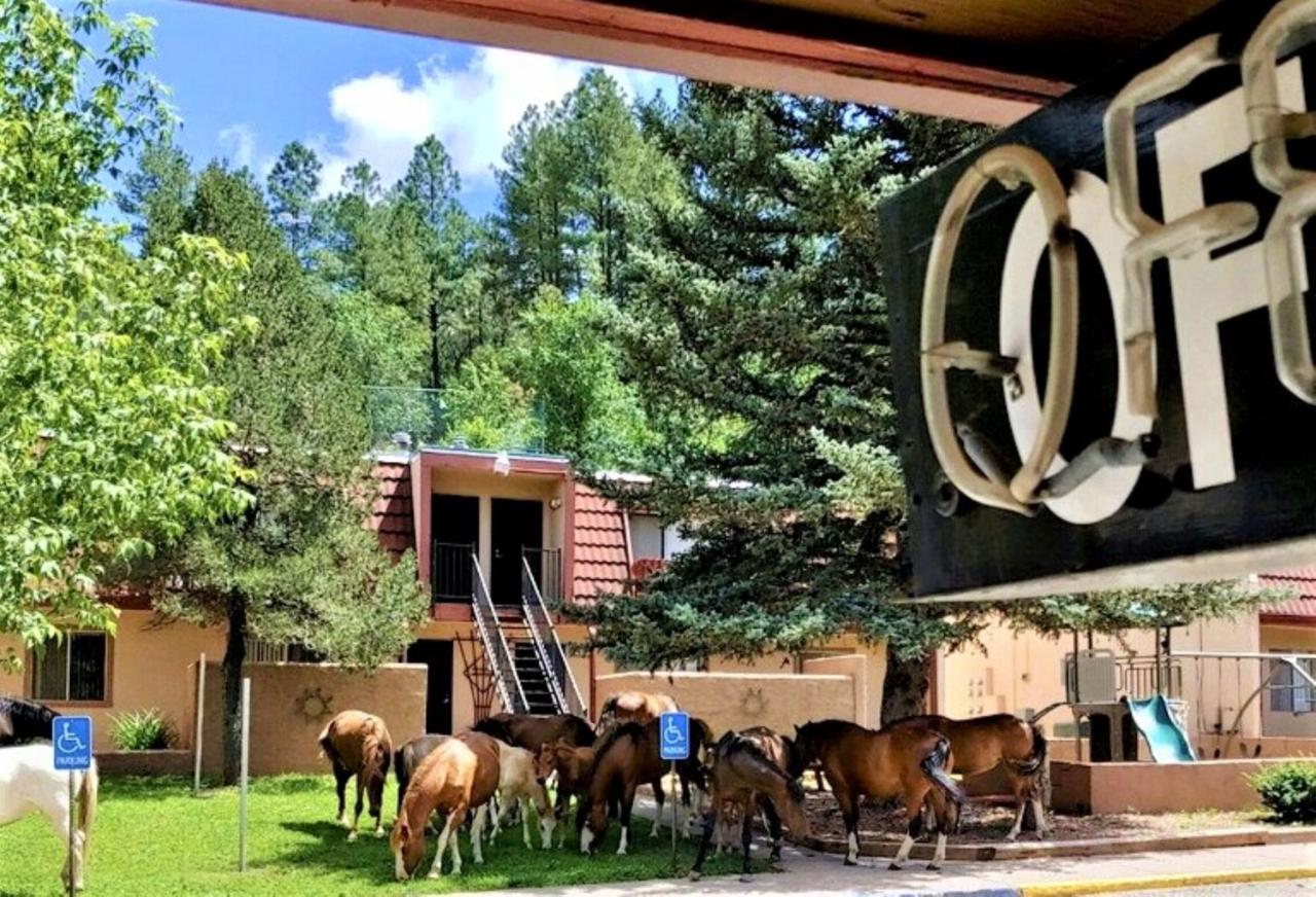 | Pinecliff Village Resort