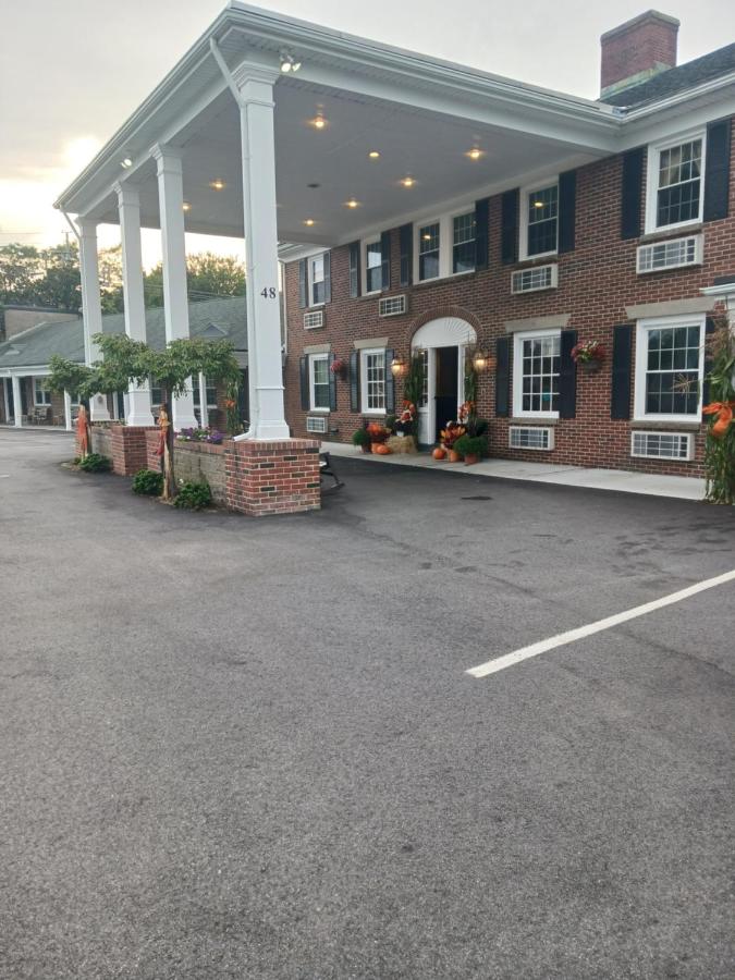 | Colonial Inn Seekonk