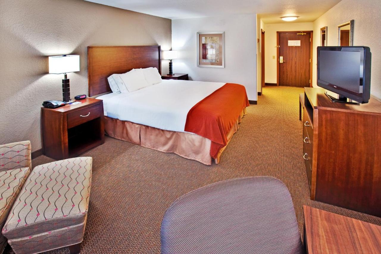  | Holiday Inn Express Hotel & Suites Dubuque