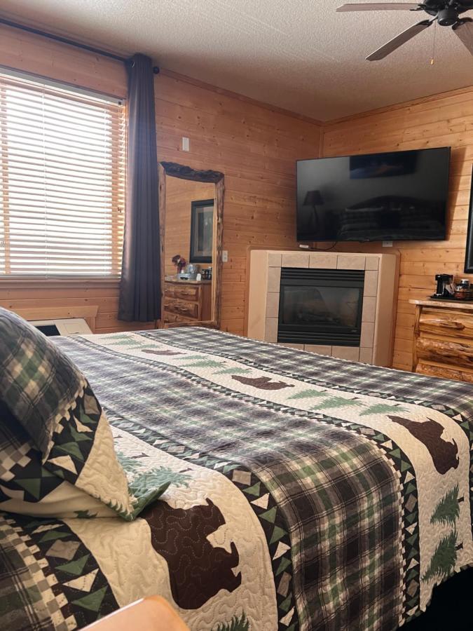 Deluxe King Room at Gateway Inn