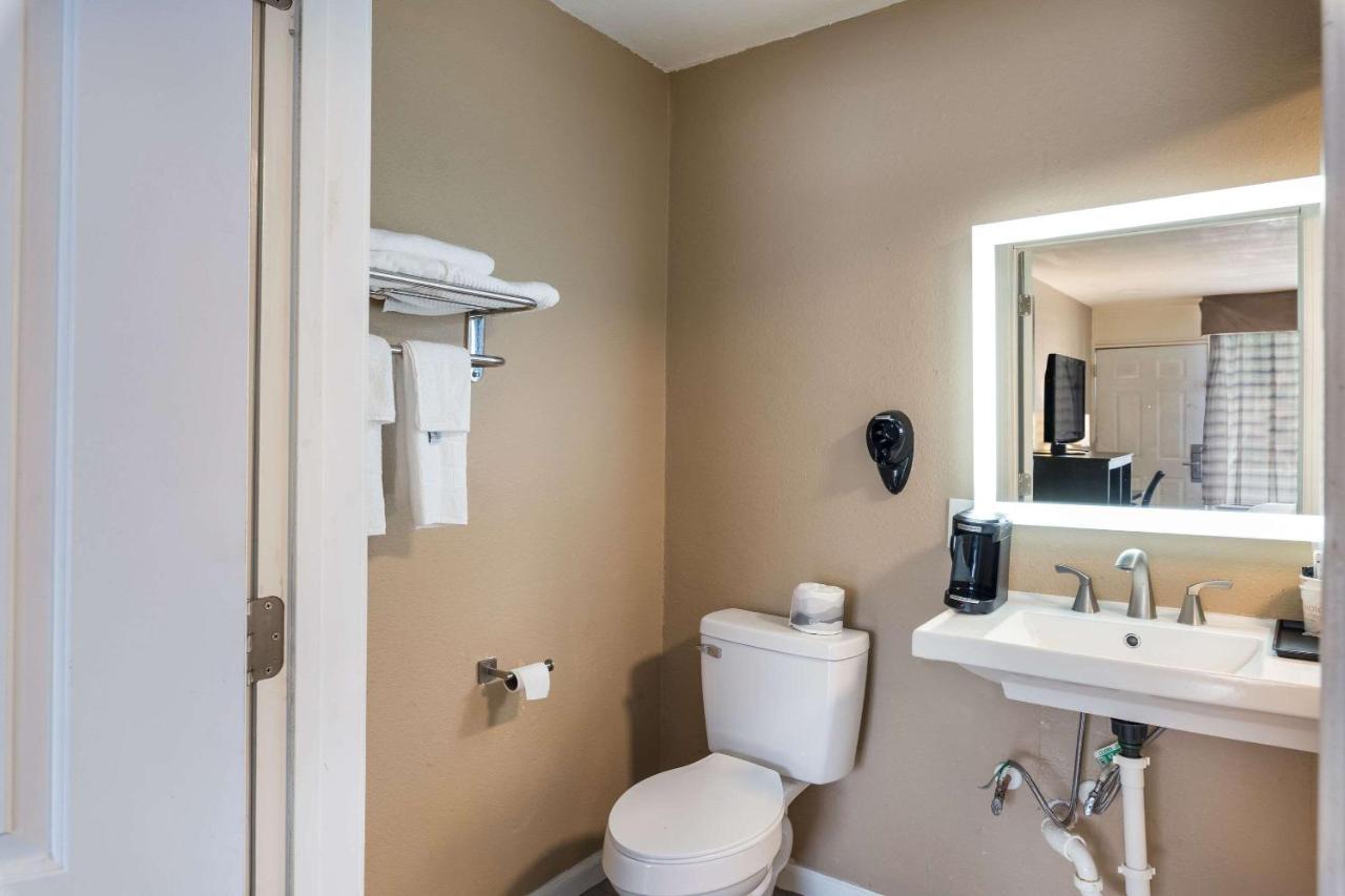 King Room - Accessible/Smoking at Quality Inn