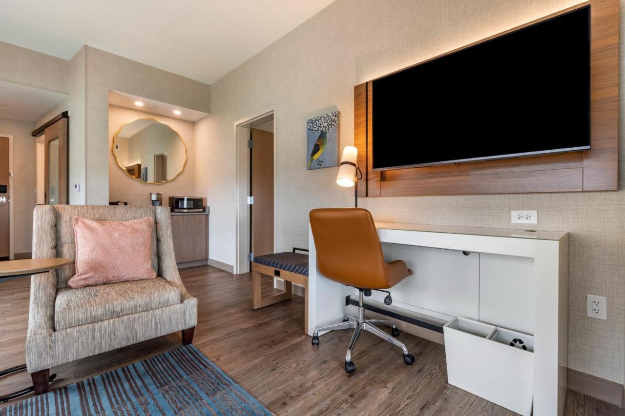 King Suite - Disability Access/Non Smoking at Cambria Hotel Columbia Downtown The Vista
