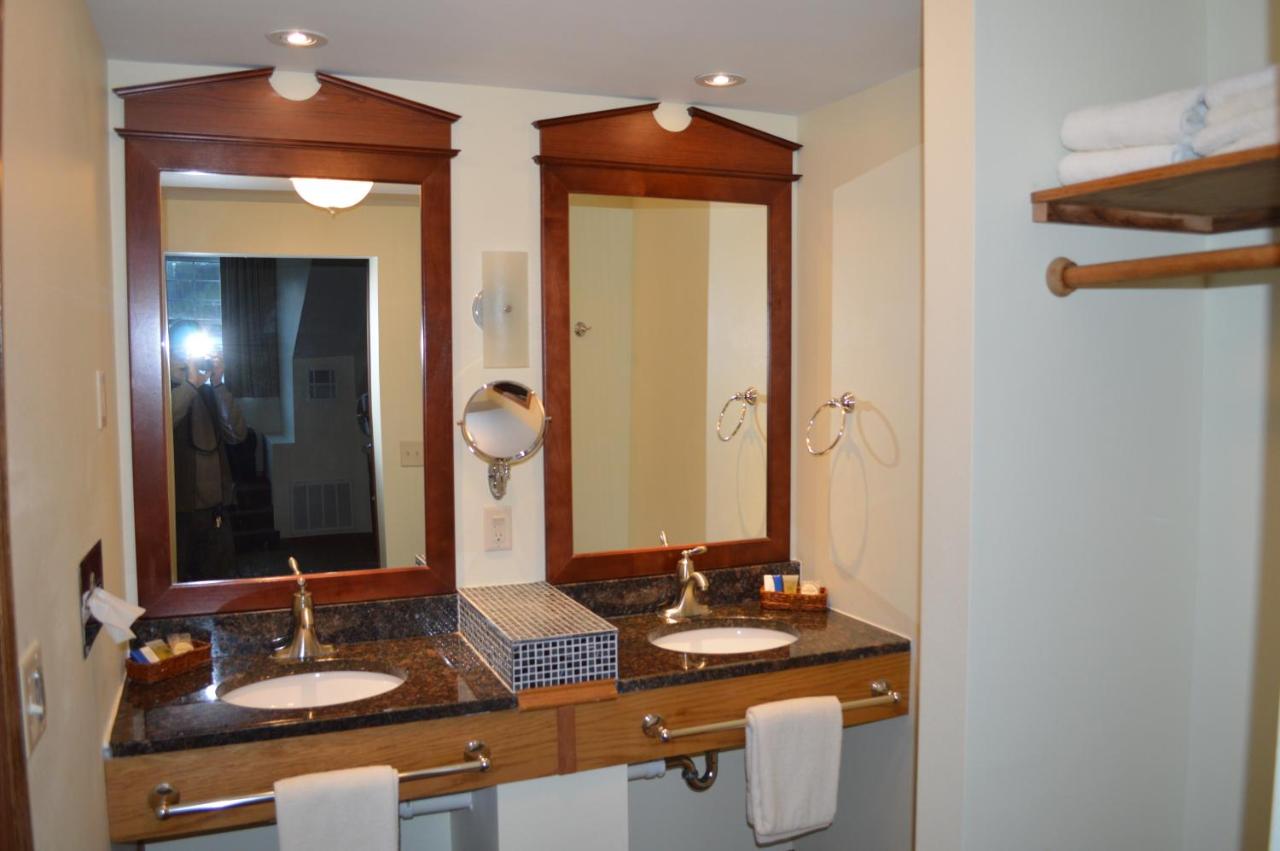 Superior Suite at Roosevelt Inn Mount Rushmore