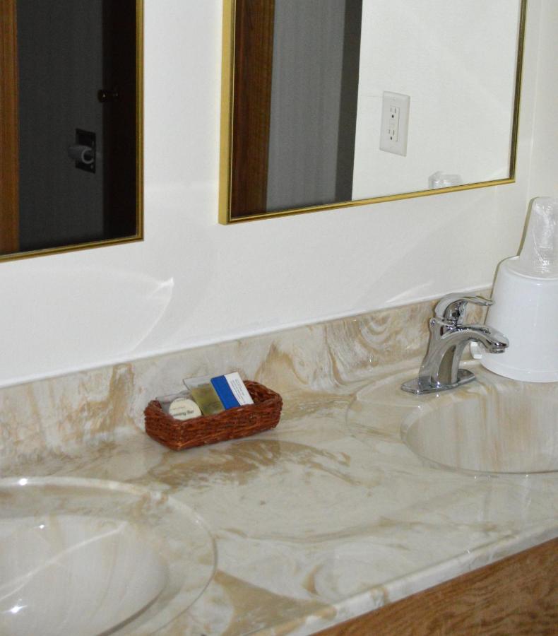 Queen Room with Two Queen Beds - Disability Access at Roosevelt Inn Mount Rushmore
