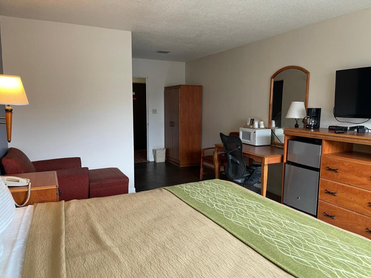 | Village Inn Green Bay