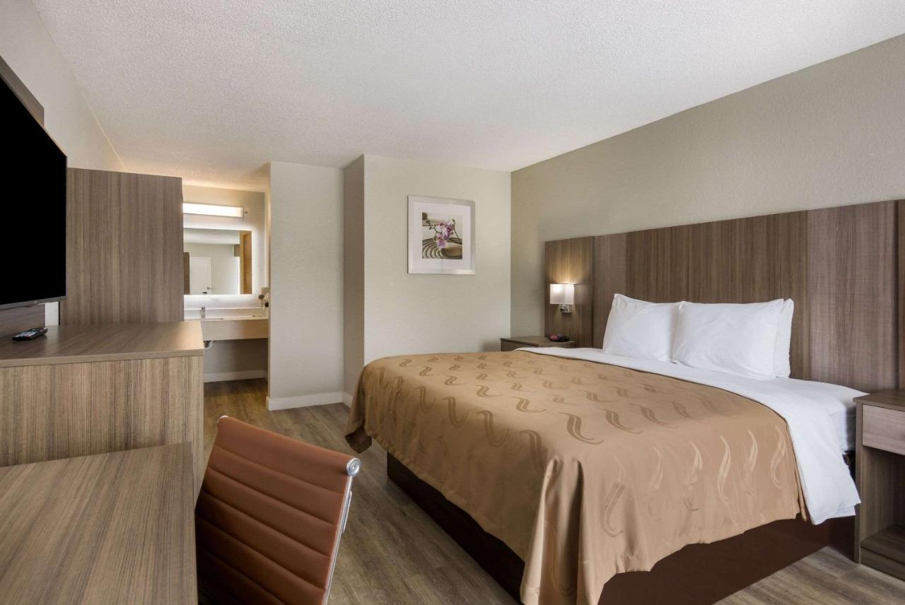 King Room - Accessible/Non Smoking at Quality Inn Emporia