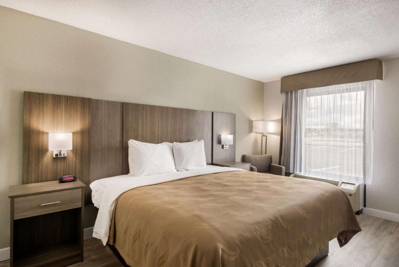 King Room - Accessible/Non Smoking at Quality Inn Emporia