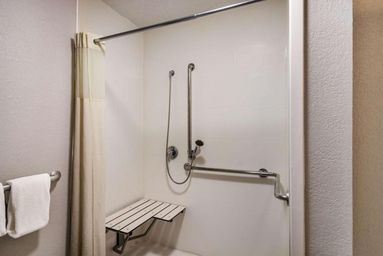 King Room - Accessible/Non Smoking at Quality Inn Emporia