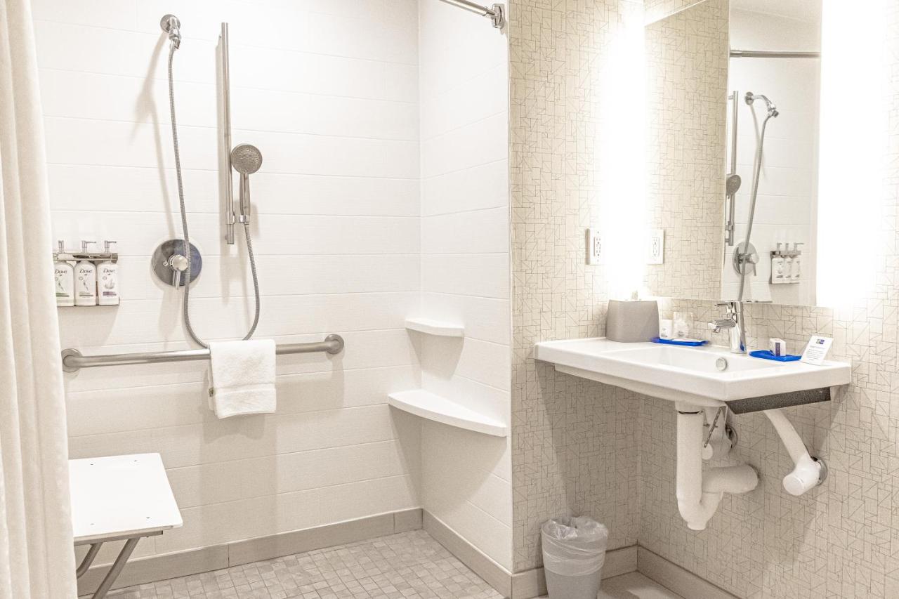 King Room - Mobility Access/Roll in Shower - Non-Smoking at Holiday Inn Express Hotel & Suites Livermore by IHG