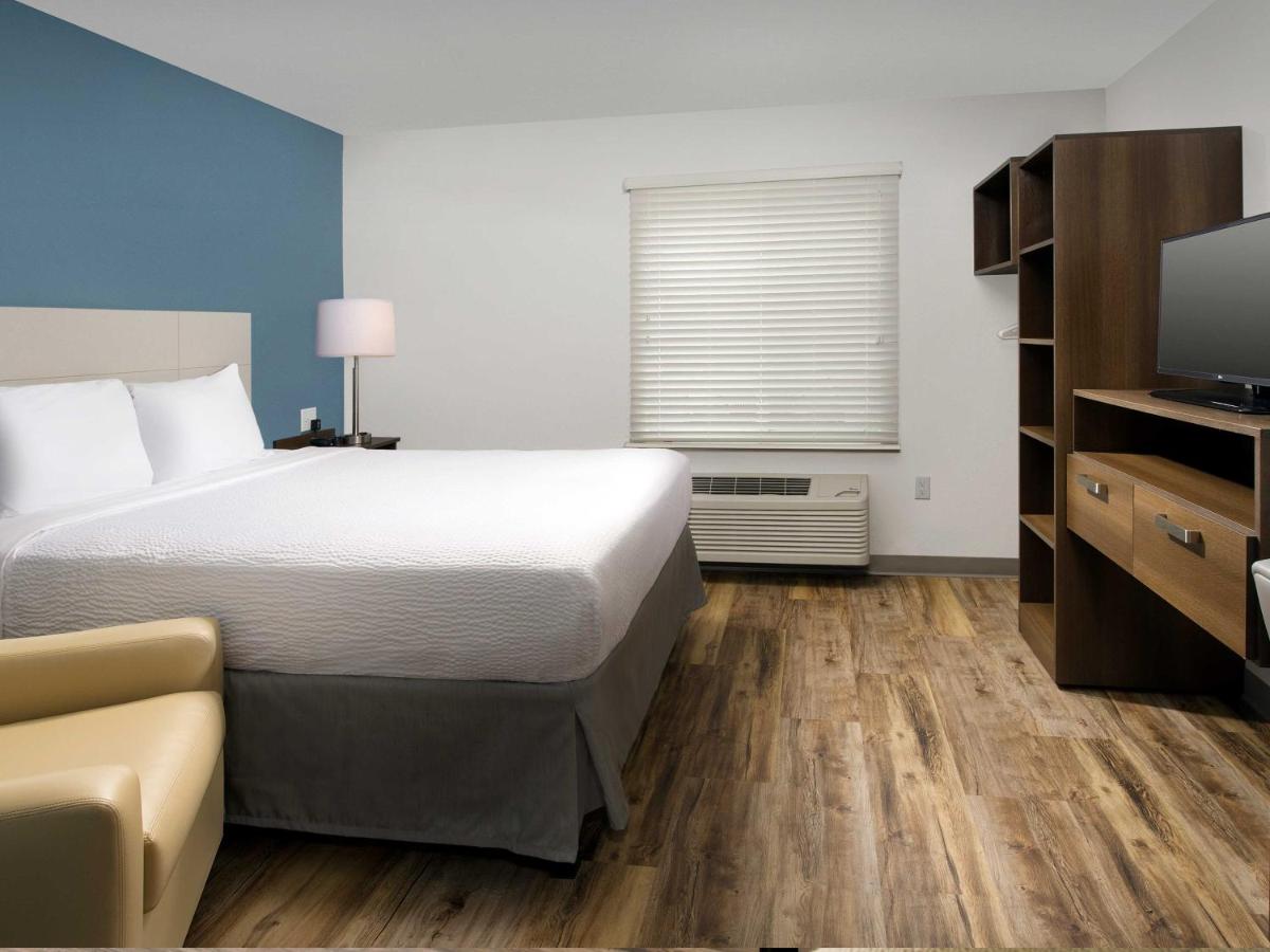 Standard Queen Room - Non-Smoking at Extended Stay America Suites - Minneapolis - Airport - Mendota Heights