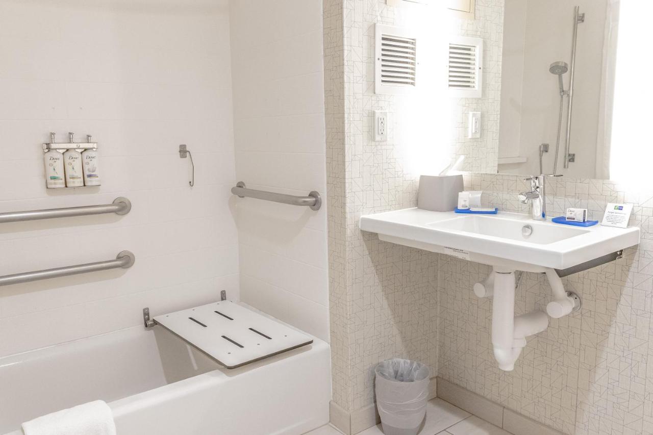 King Room - Hearing Accessible - Non-Smoking at Holiday Inn Express Hotel & Suites Livermore by IHG