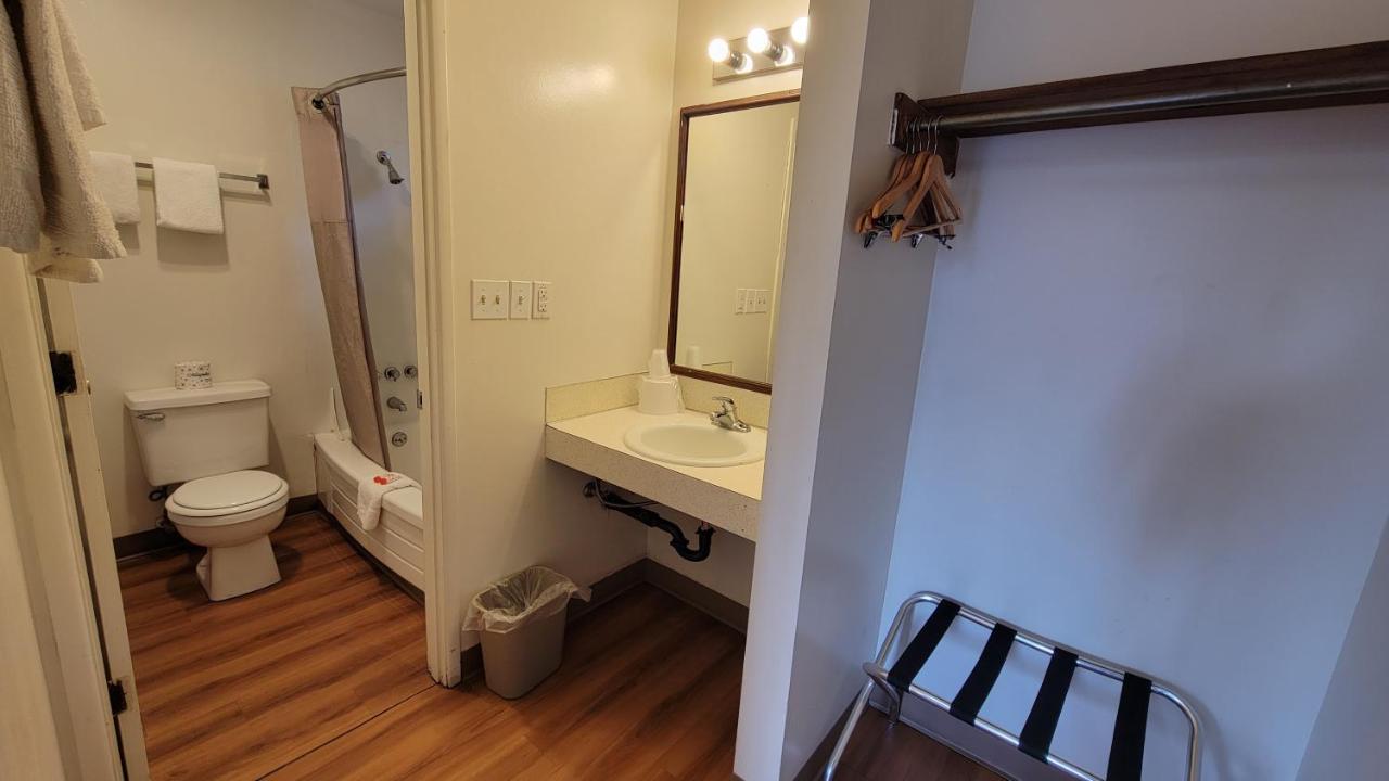 | Kalama Hotel