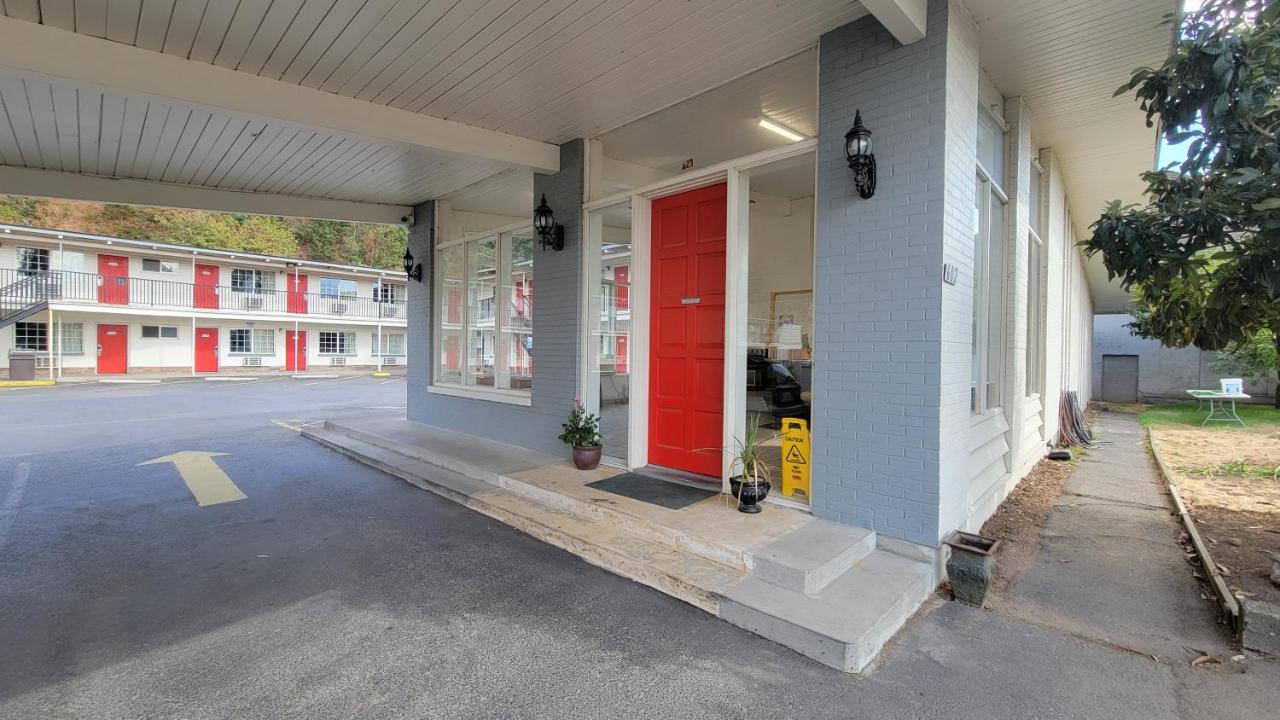| Kalama Hotel